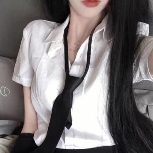 为了受伤的右眼